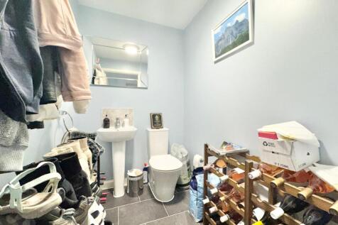 Cloakroom/wc