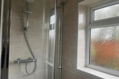 11 Church View shower.jpg