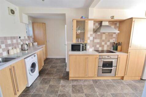 L-SHAPED KITCHEN