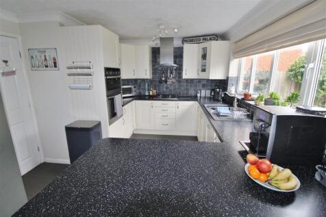 OPEN PLAN DINING