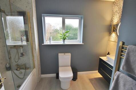 FAMILY BATHROOM -