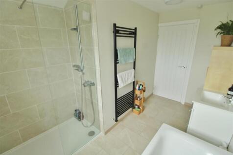 FAMILY BATHROOM -