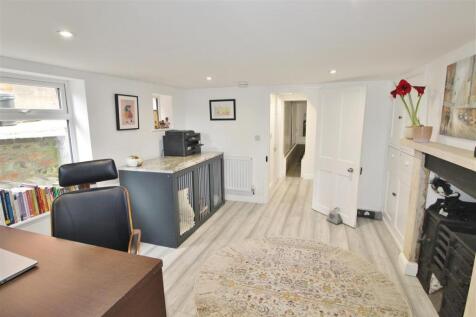 BEDROOM/RECEPTION