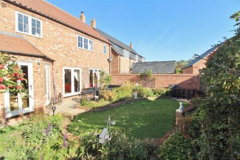 REAR GARDEN -