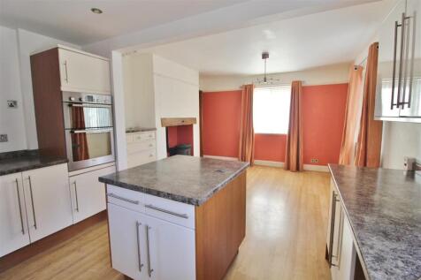 OPEN PLAN DINING