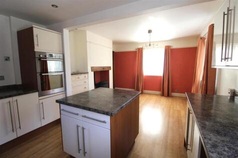 OPEN PLAN DINING