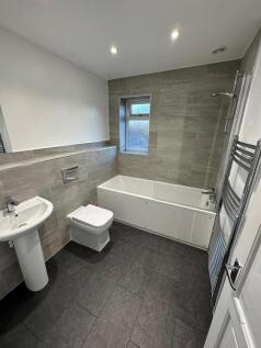 5 laurus close bathroom.jpg