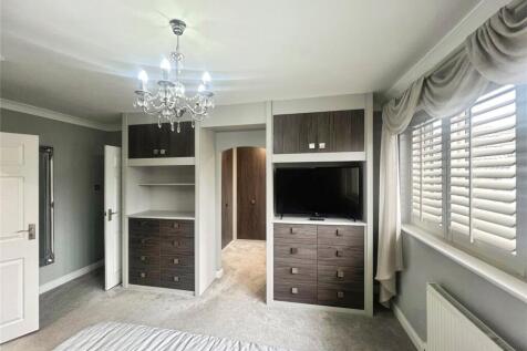 Master Bedroom (2)