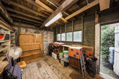 Shed - Outhouse