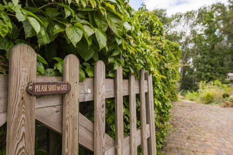 Gate
