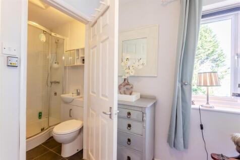 GUEST EN-SUITE