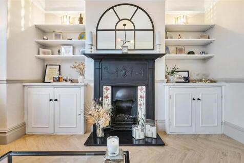 James_Anderson_-_Lower_Richmond_Road_London__SW14_