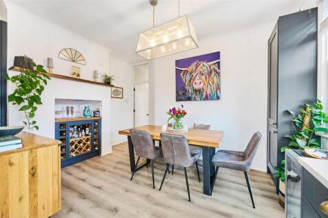 James_Anderson_-_Lower_Richmond_Road_London__SW14_