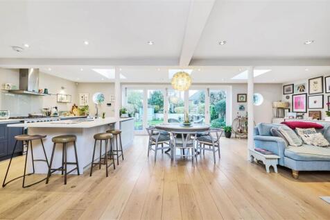 James_Anderson_-_Stonehill_Road_London__SW14_8RR_1