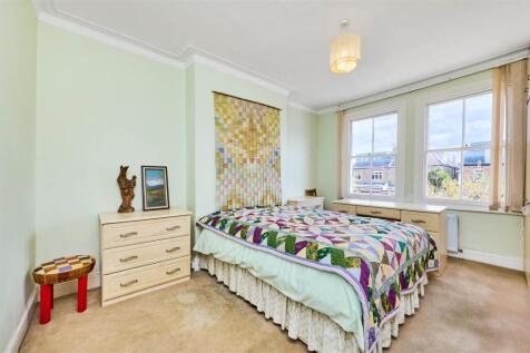 James_Anderson_-_Connaught_Avenue_London_SW14_7RH_
