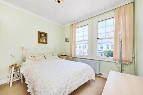 James_Anderson_-_Connaught_Avenue_London_SW14_7RH_
