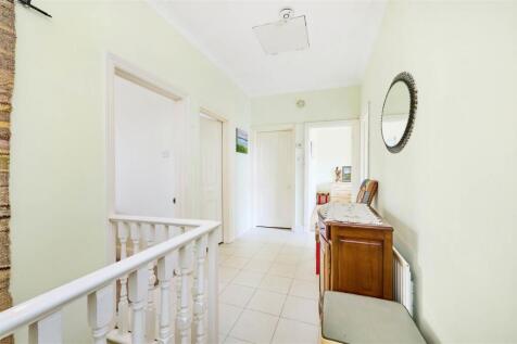 James_Anderson_-_Connaught_Avenue_London_SW14_7RH_