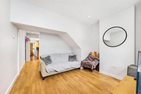 James_Anderson_-_Alexandra_Road_London__SW14_8DN_9