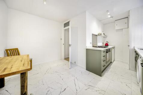 James_Anderson_Sheen_Sales_104_Chertsey_Court_Clif