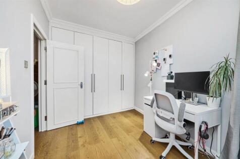 James_Anderson_-__Putney_High_Street__Putney_20.jp