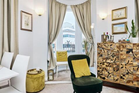 James_Anderson_-__Putney_High_Street__Putney_12.jp