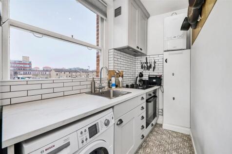 James_Anderson_-__Putney_High_Street__Putney_4.jpg