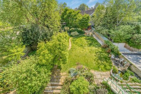 Views over the garden, not demised to this propert