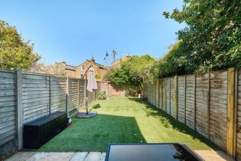James_Anderson_-_Fawe_Park_Rd__London_SW15_2EG__UK