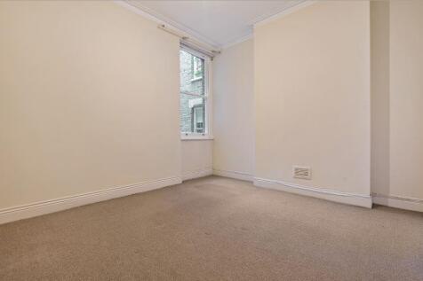 bedroom 1.JPG