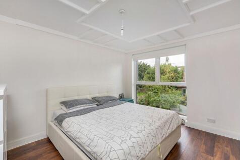 bedroom 1.JPG