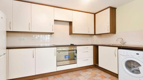 8220630-kitchen_resu