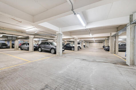 68 Chiswick Green St
