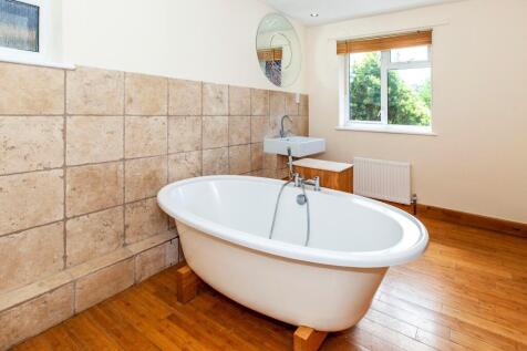 7. Bathroom.jpg
