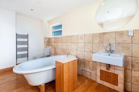 8. Bathroom 2.jpg