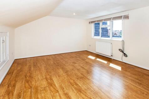 10.Loft Room.jpg
