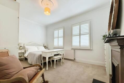 76d4934e-bedroom 201