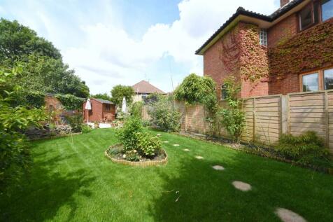 2_Elmwood_Court_Pic_2.jpg