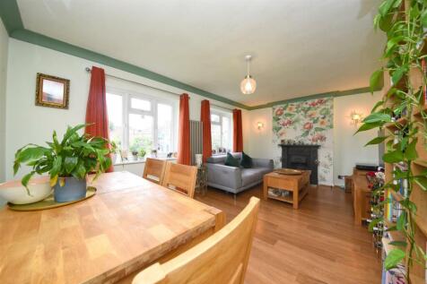2_Elmwood_Court_Pic_12.jpg