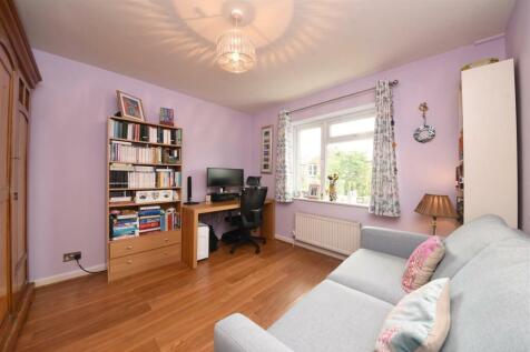 2_Elmwood_Court_Pic_15.jpg