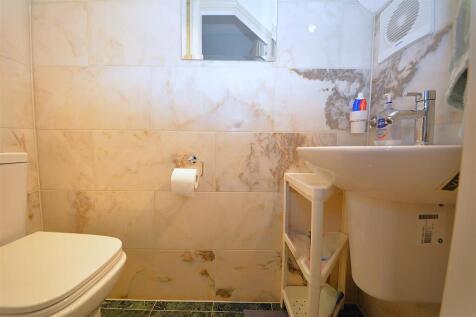 Bathroom 2.JPG