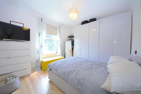 Bedroom 1.jpg