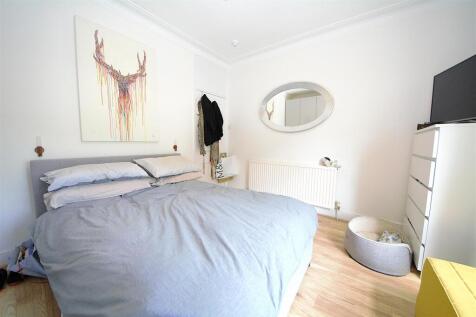 Bed 1.jpg