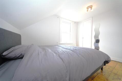 Bed 2.jpg