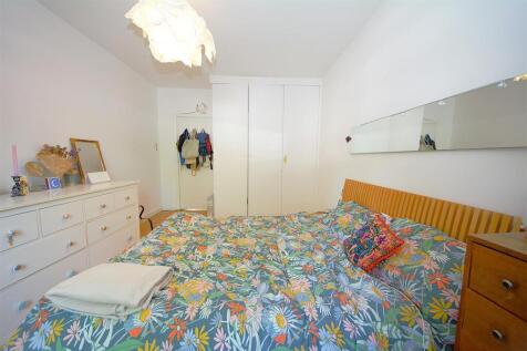 Bed 1.jpg