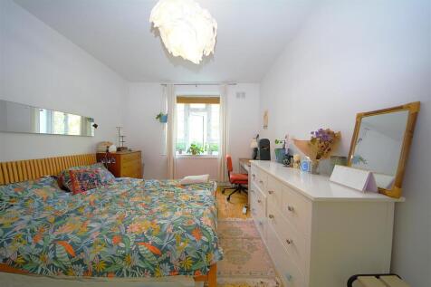 Bedroom 1.jpg