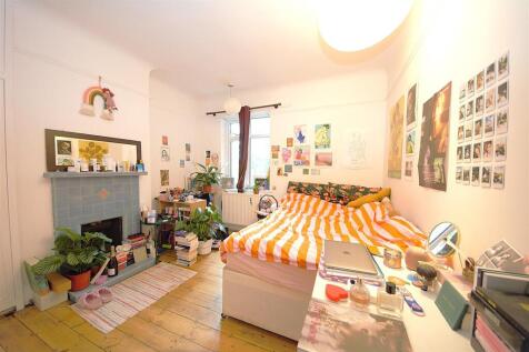 Bedroom 1.jpg