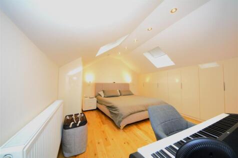 Bedroom 1.jpg