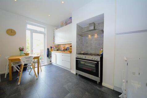 Kitchen 1.jpg