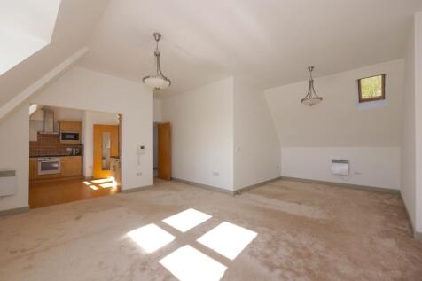 Lounge/Dining Area
