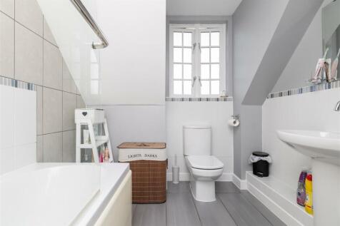 2nd floor Bathroom